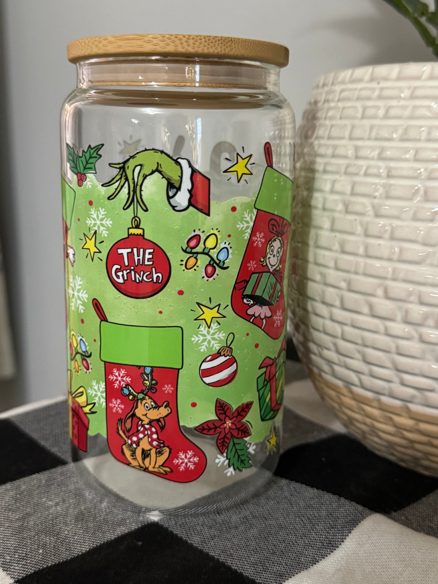 Whoville Stockings 16 oz glass cup